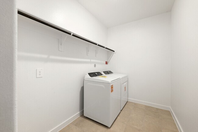 Building Photo - 6623 Castella Dr