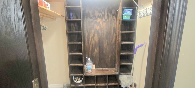 Building Photo - Small town Macon!