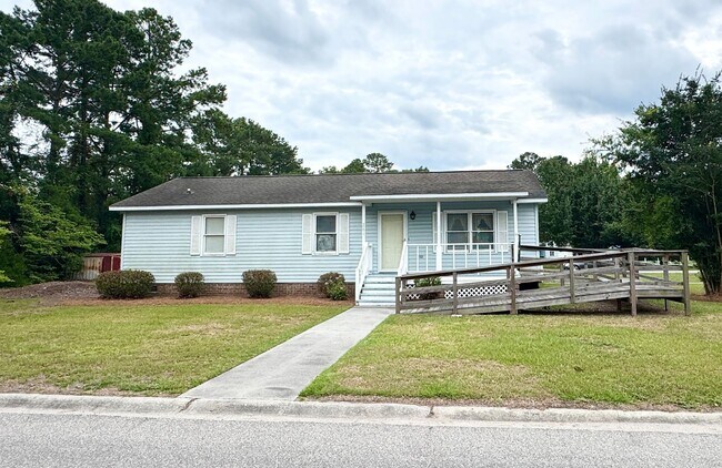 Building Photo - 3 Bed, 2 Bath - WALK to class -ALL UTILITIES INCLUDED