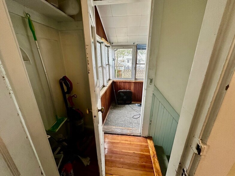 Primary Photo - 102 Bennett St
