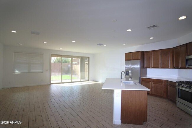 Building Photo - 9231 W Montecito Ave