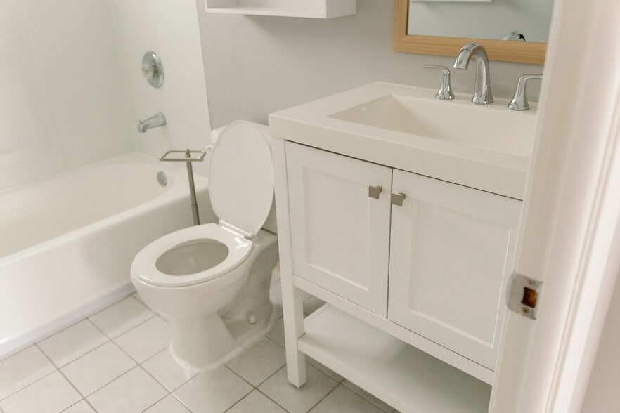 Building Photo - 12302 Milligan Ave