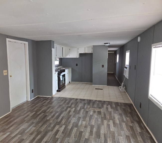 Building Photo - 104 Hickory Ln