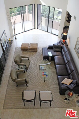 Building Photo - 10400 La Grange Ave