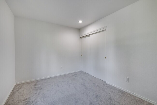 Building Photo - Beautifully Updated 4-Bedroom Home in Sammamish!- AVAILABLE NOW FOR RENT!!
