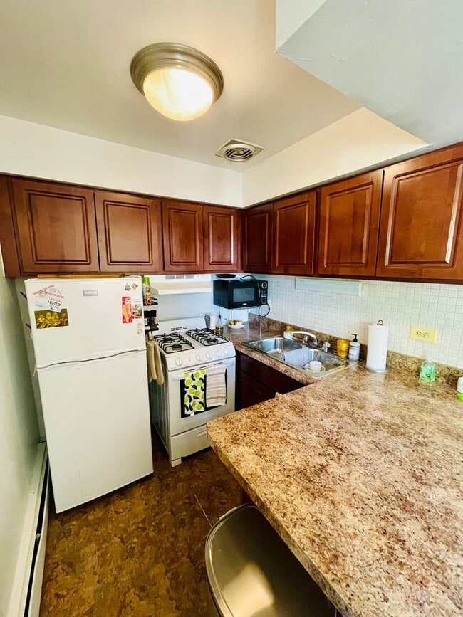 Building Photo - 3160 N Cambridge Ave