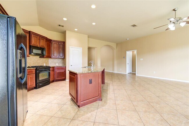 Building Photo - 5615 Stoneridge Ct