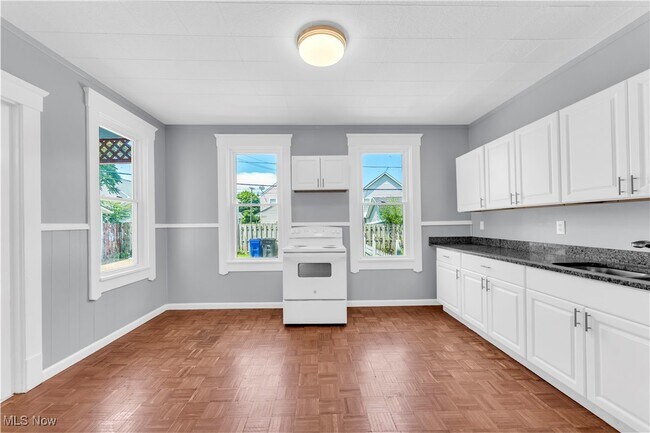 Building Photo - 3116 W 88th St