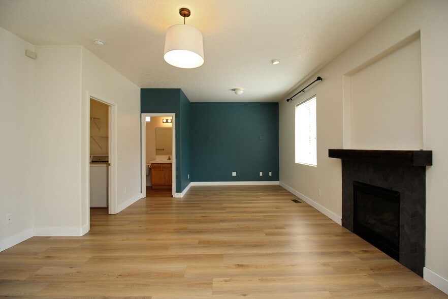 Building Photo - 15542 SE Thornbridge Dr