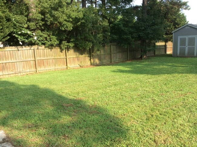 Building Photo - Charming Cul-de-Sac Home