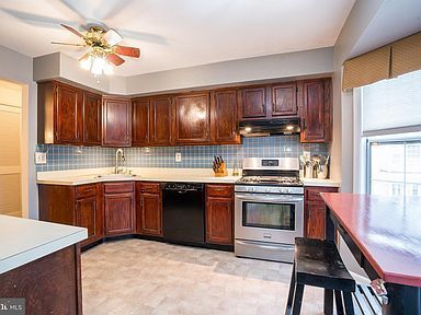 Primary Photo - Welcome to this charming 2nd-floor condo t...