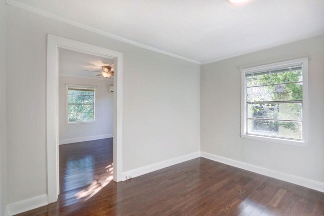 Building Photo - Single Family 2.5 bd, 1 ba close to Forsyth Park, Historic District