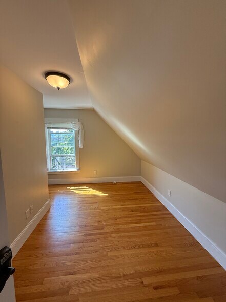 Building Photo - 20 Mansfield St