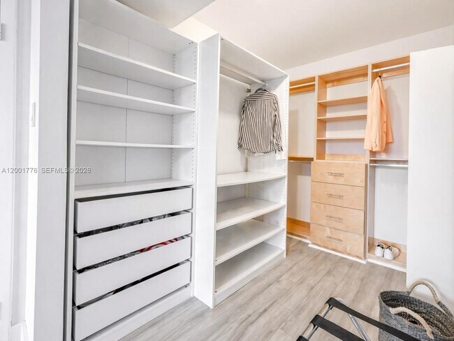 Building Photo - 16565 NE 26th Ave