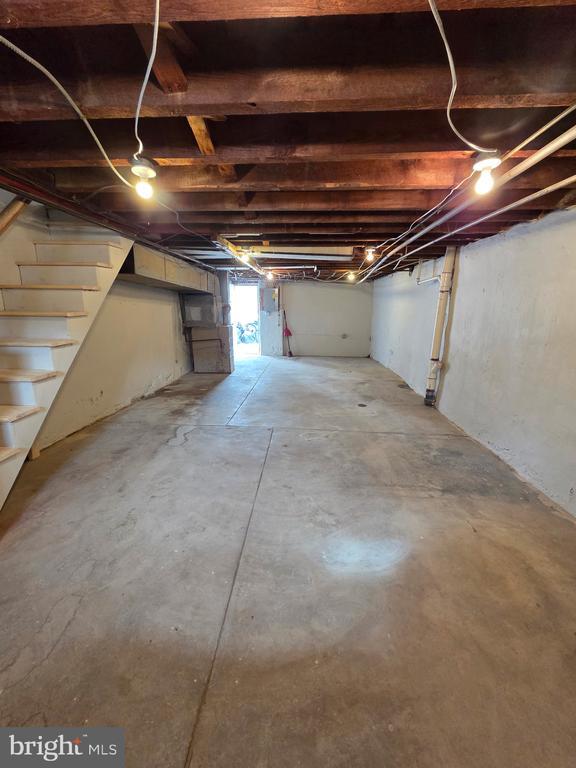 Building Photo - 203 Spring Valley Rd