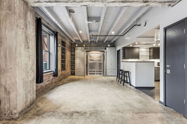 Building Photo - Unit #303 - The Regis Condos | Downtown Omaha