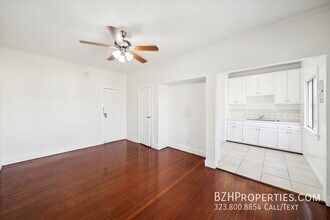 Building Photo - 1267 Vin Scully Ave