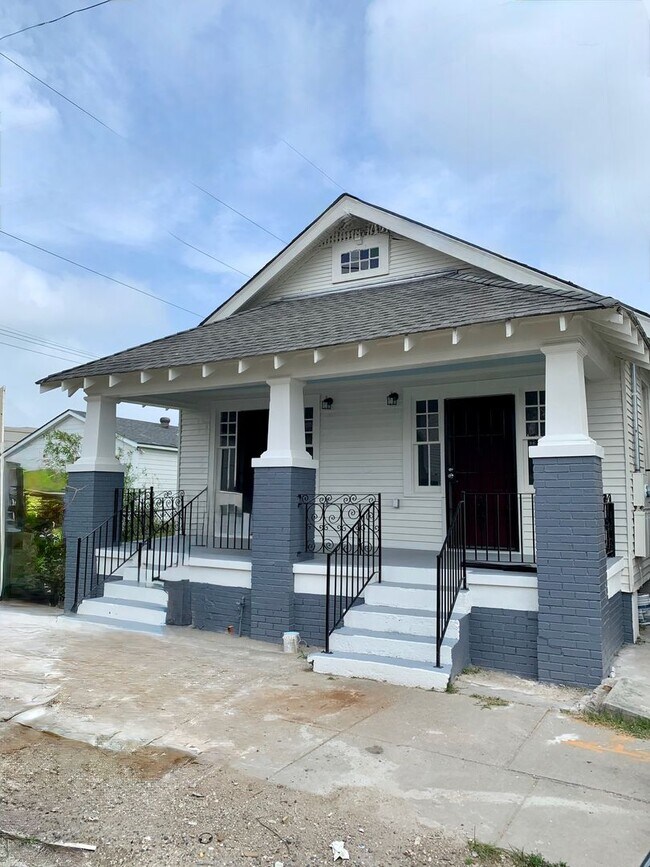 Primary Photo - 2709 N Roman St