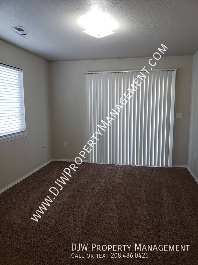 Building Photo - 188 N Avenger Ln