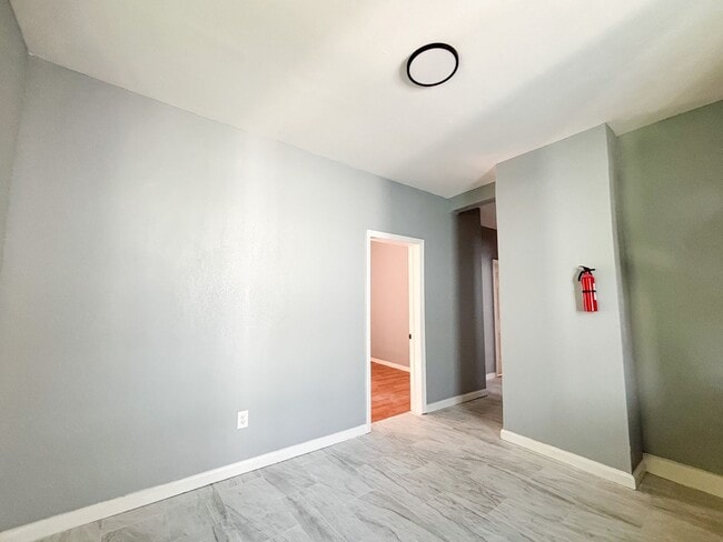 Building Photo - 648 Grove St