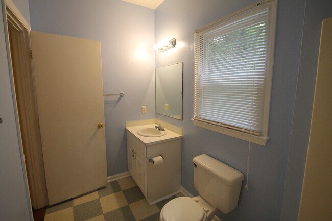 Building Photo - 338 Ebenezer Ave