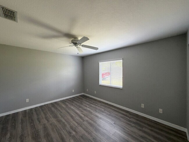 Building Photo - Morriston - 19 ACRE HIDDEN GEM!! **Won't Last**