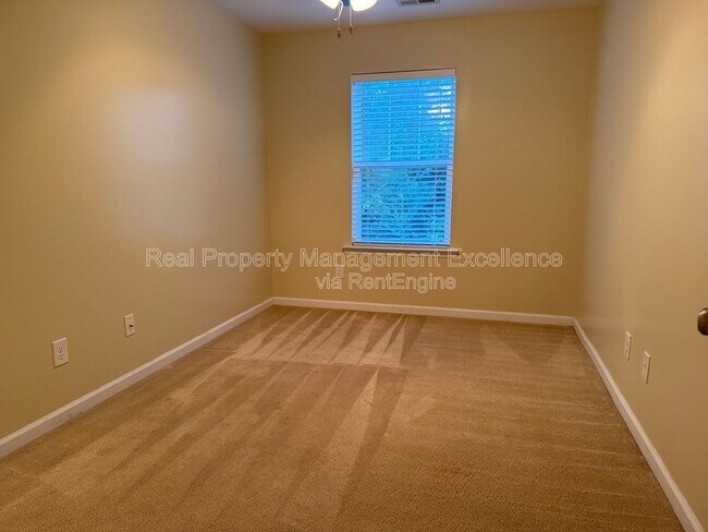 Building Photo - 300 Coalinga Lane