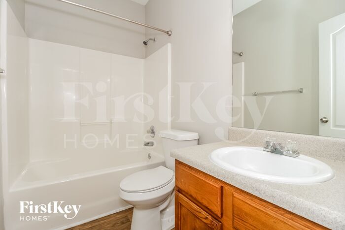 Building Photo - 137 Holbrook Dr