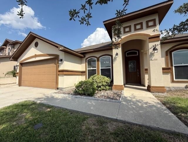 Building Photo - 303 Ladera Dr