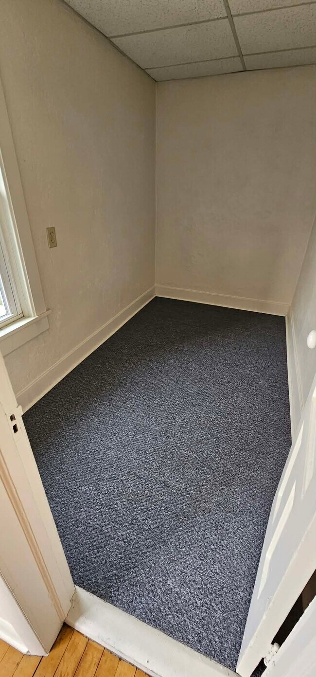 Building Photo - 1302 S 15th St