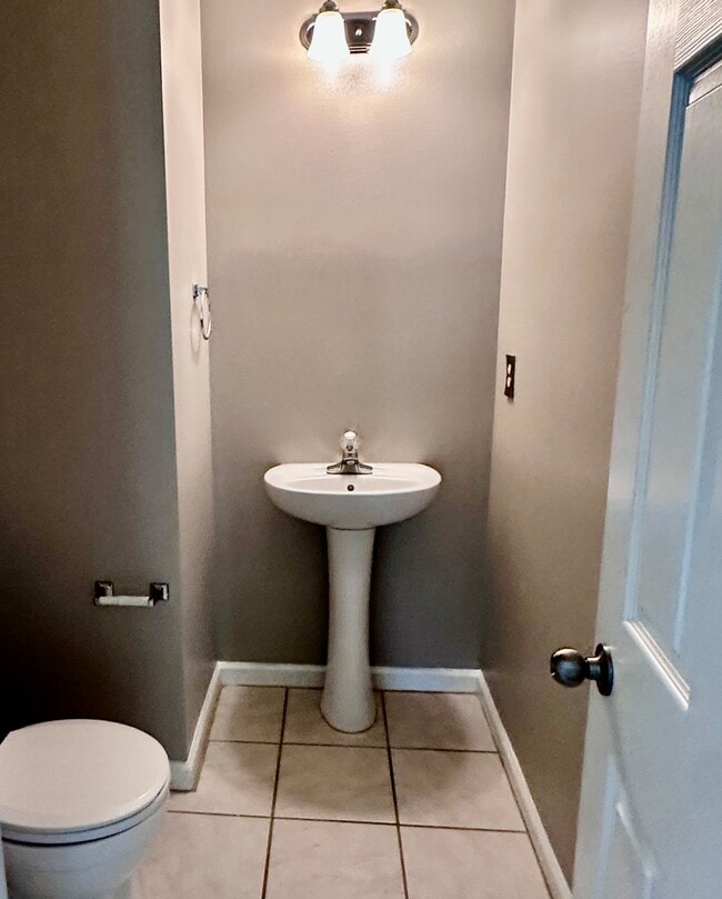 Building Photo - 384 Savannah Cir