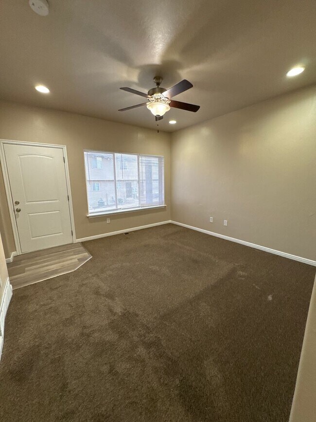 Building Photo - West Park #8