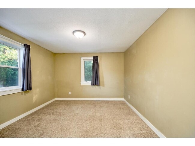 Building Photo - 2327 Cole Ave SE