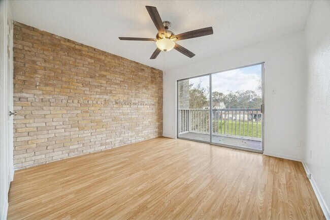 Building Photo - 2223 Par Ln