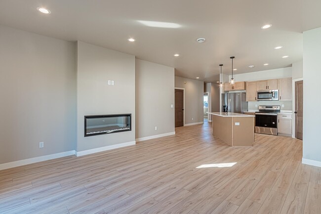 Building Photo - 5846 James Dr W