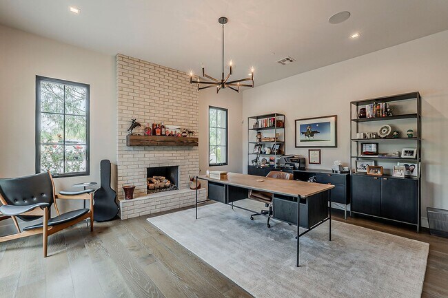 Building Photo - Luxury Home ready for January Move-in