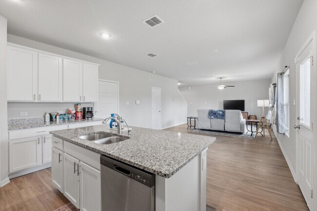 Building Photo - Bright & Airy Living Near Lackland AFB