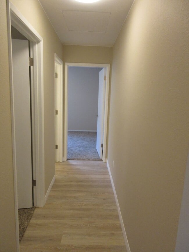 Building Photo - Three bedroom, two bath home located on a quiet cul-de-sac in desirable Bay View Heights