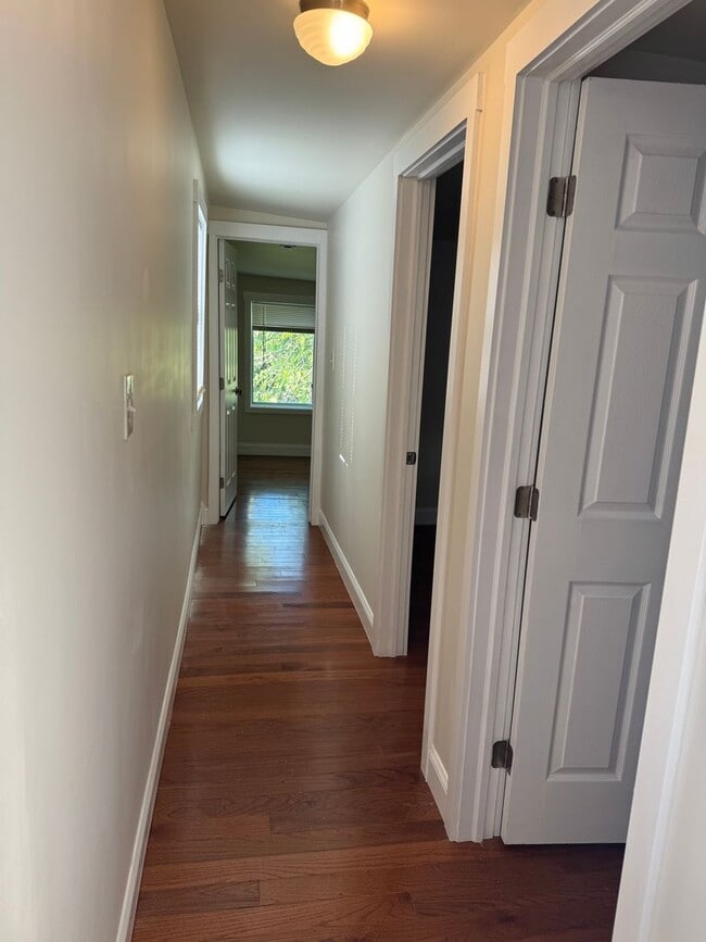 Building Photo - 4 bedroom, 1.5 bath, half double house