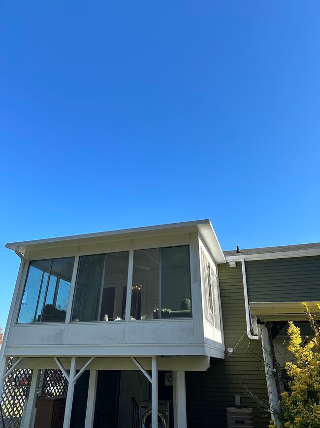 Building Photo - 2141 Bromby St