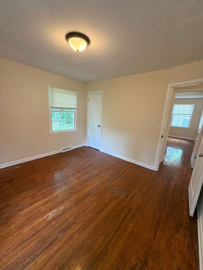 Building Photo - T.R. Lawing Realty Property