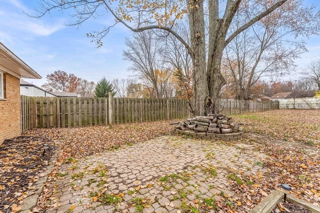 Building Photo - 6775 Middlebrook Blvd