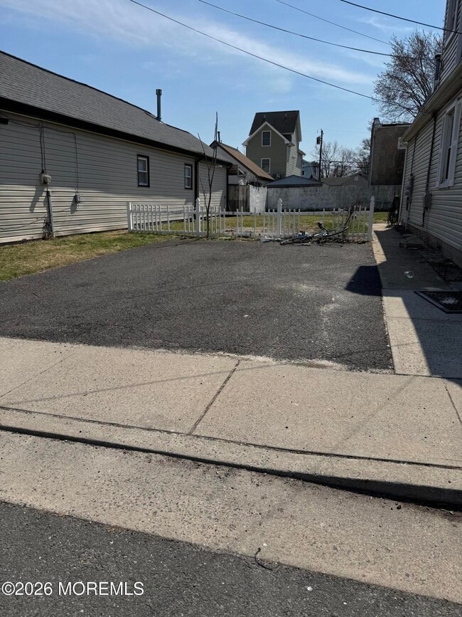 Building Photo - 14 Jahn St