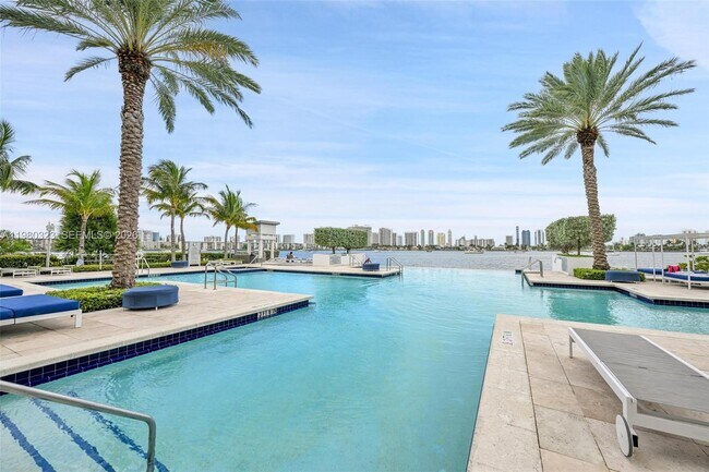 Building Photo - 17111 Biscayne Blvd