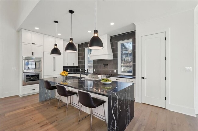 Building Photo - 120 Thome Dr