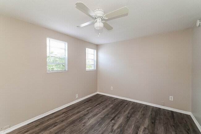 Building Photo - Welcoming 3-Bedroom Home in St. Petersburg, FL