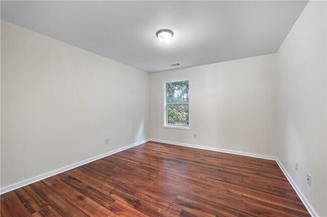 Building Photo - 204 Britt Dr