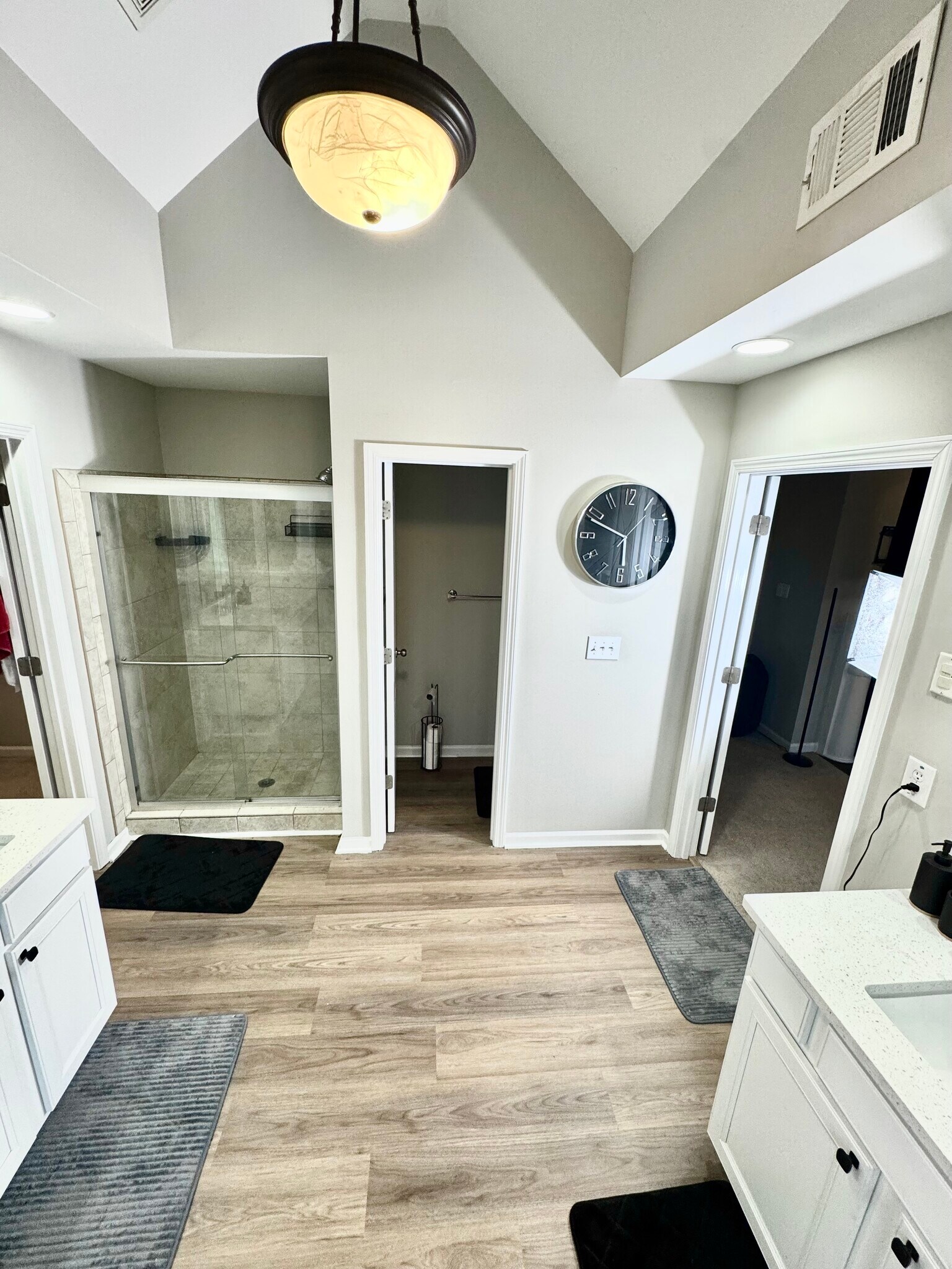 Building Photo - 410 Broadmoore Sq