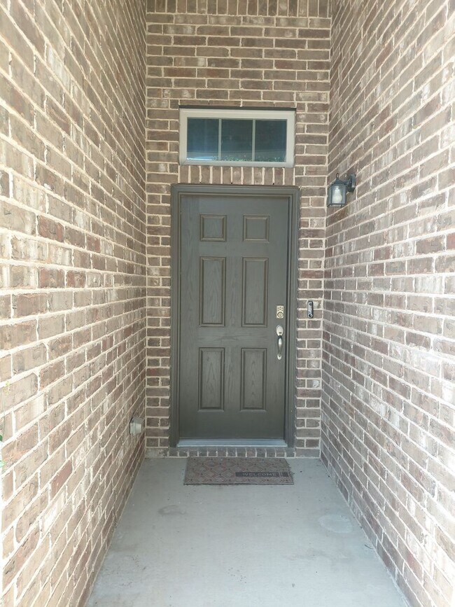 Building Photo - 4/2/3 located within 3 miles of Weatherford High School