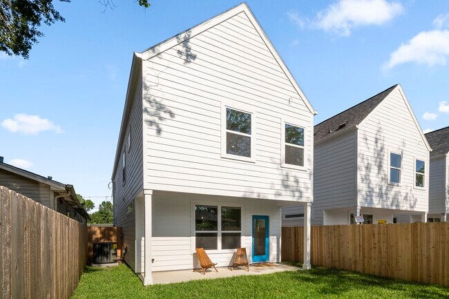 Building Photo - 8016 Willow St